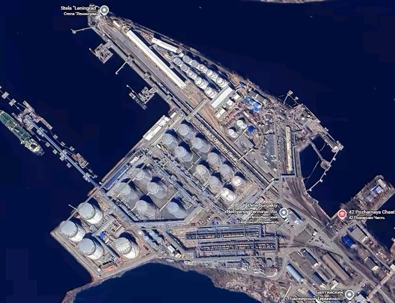 乌军1100公里突袭！又炸了圣彼得堡大油库，一个年吞吐量1200万吨级石油码头，
