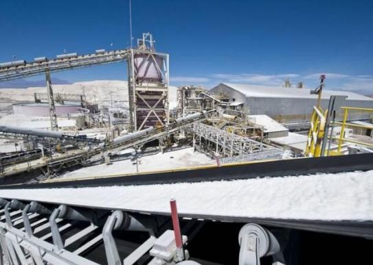 “大胆加价，中国人会买单的！澳洲西部，锂精矿拍卖会上，报名参拍的买家争相抬价，澳