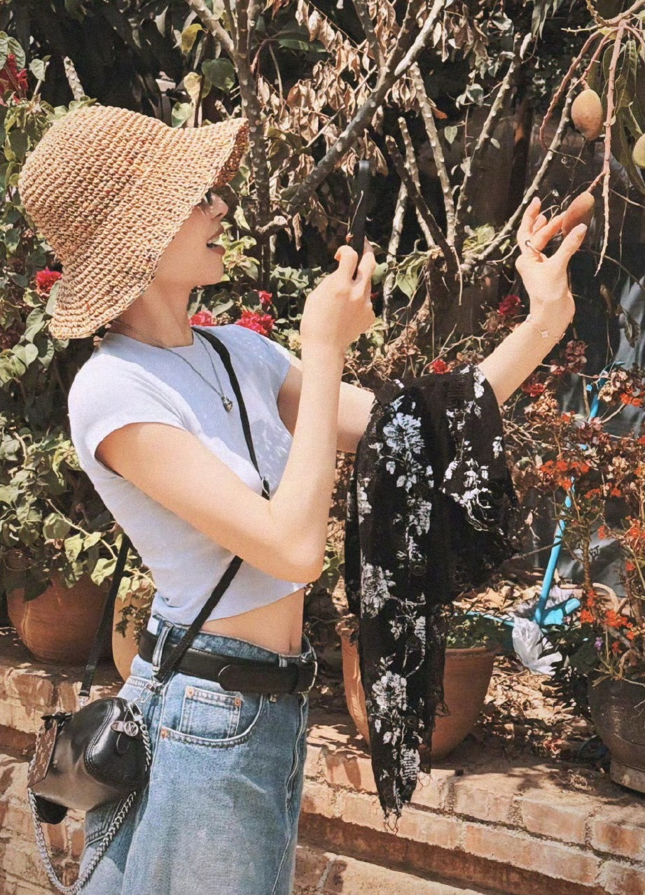 宋茜最新物料西双版纳旅行出图金发美人宋茜宋茜