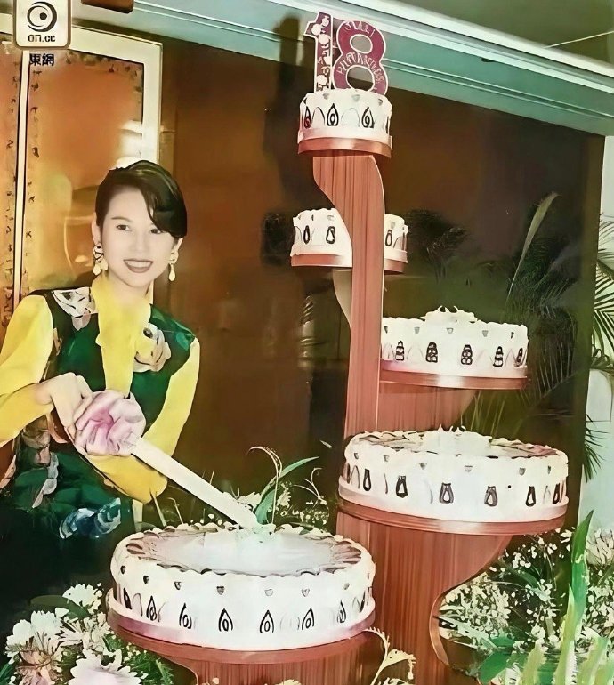 蔡少芬的18岁成人礼，竟然是刘銮雄给她办的。