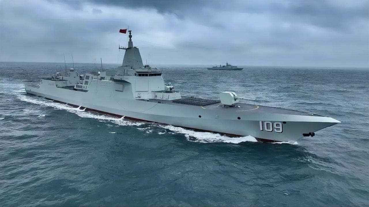 东部战区海军下辖有驱逐舰第三支队、驱逐舰第六支队。下面只统计了主力舰艇，二线、三