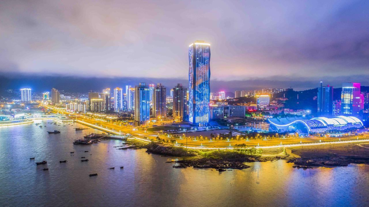 2015年10月，连云港房价均价5935元；2016年10月，连云港房价均价6