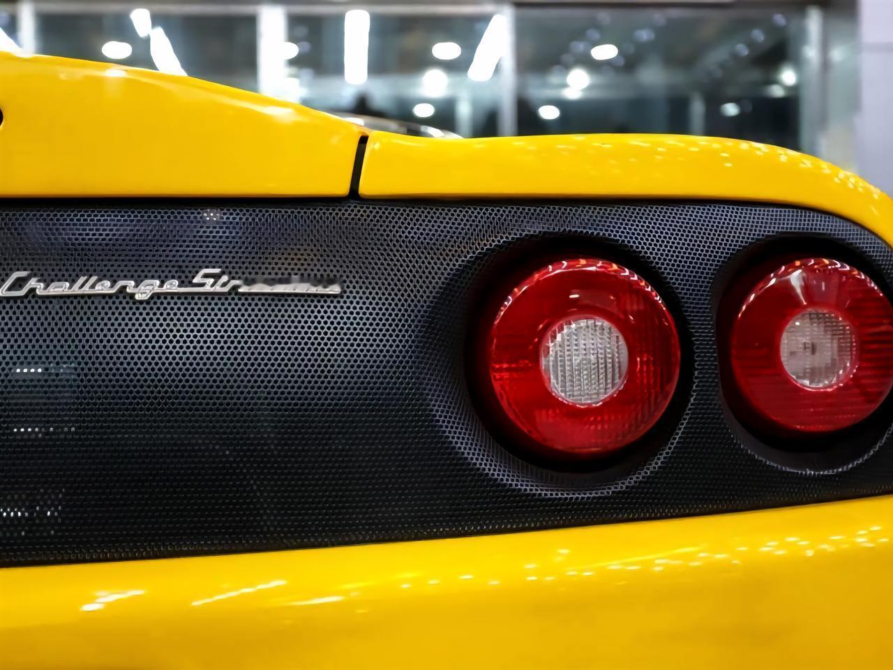 法拉利的旧车在我们普通人看来可能也是高不可攀的存在。因为现在最便宜的法拉利，零几