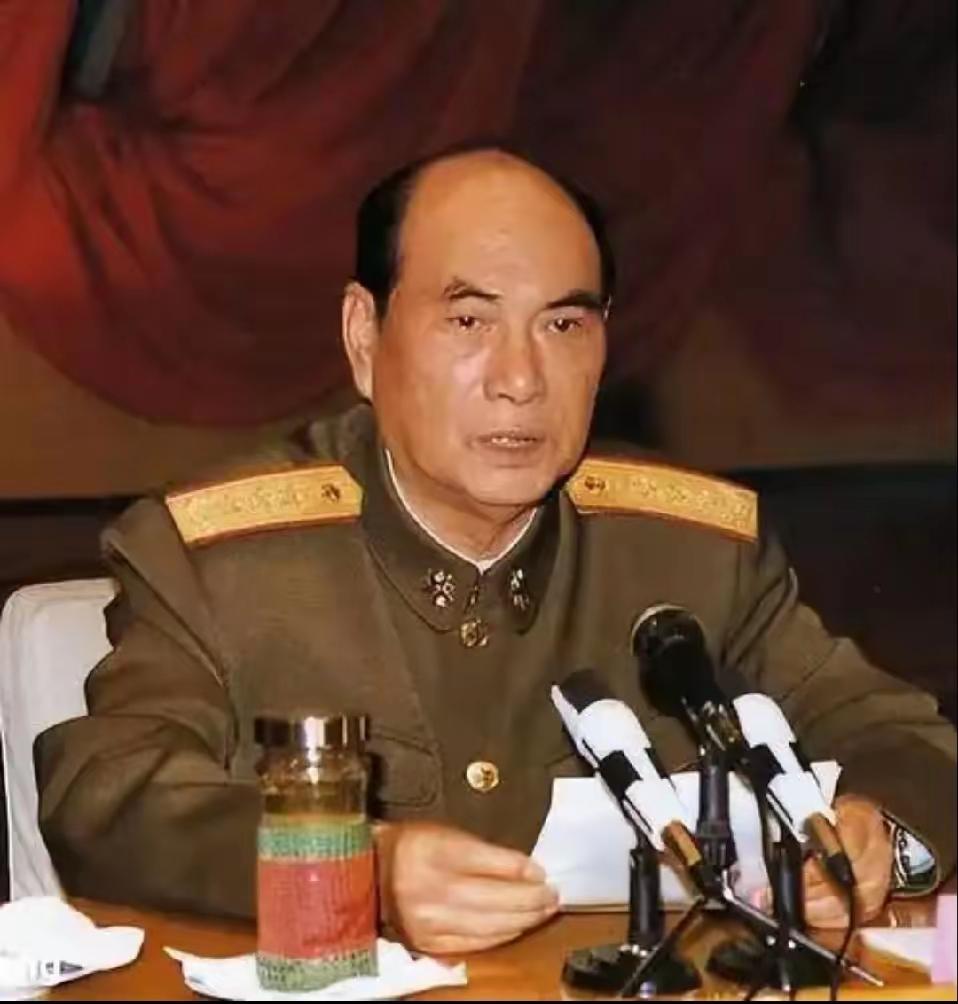 张万年当师长的时候，女儿张榕在农村当知青，她想参军。有人说了，那还不是张万年一句