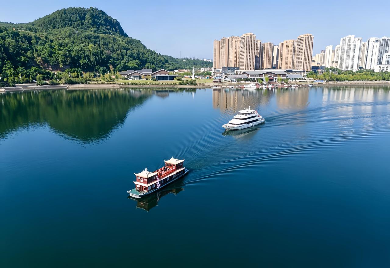 ［阆中—南部游船开通，坐船游重庆不是梦］7月19日上午9时，首航游船从阆中