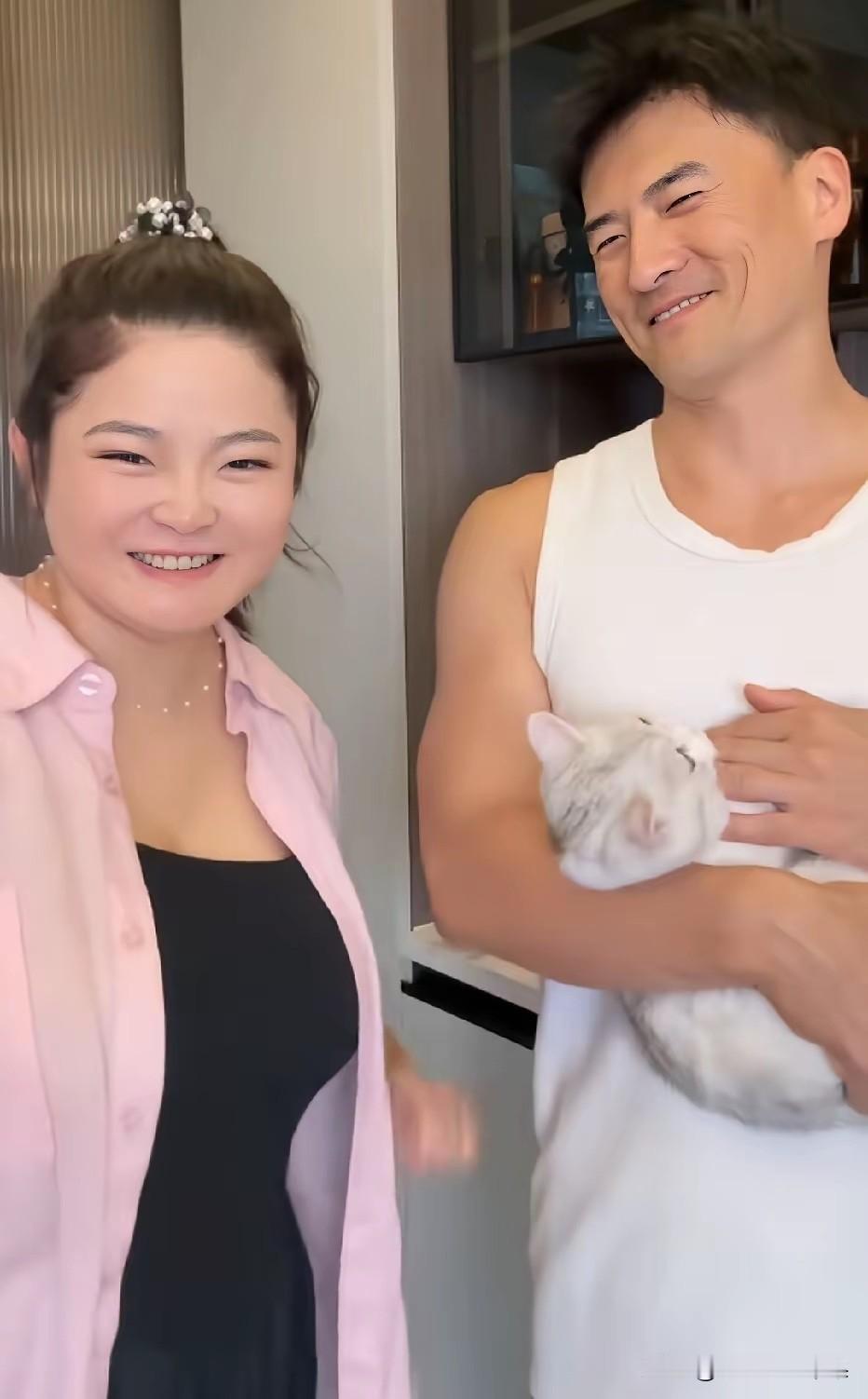 实话实说，他现在的妻子，没有前任何洁好看，不接受反驳！