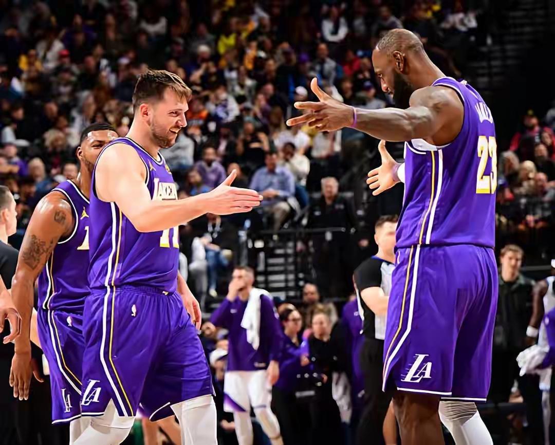 东契奇你个坑王只打上半场不说作用就是挖坑留下的数据12+5+2不说还赤裸