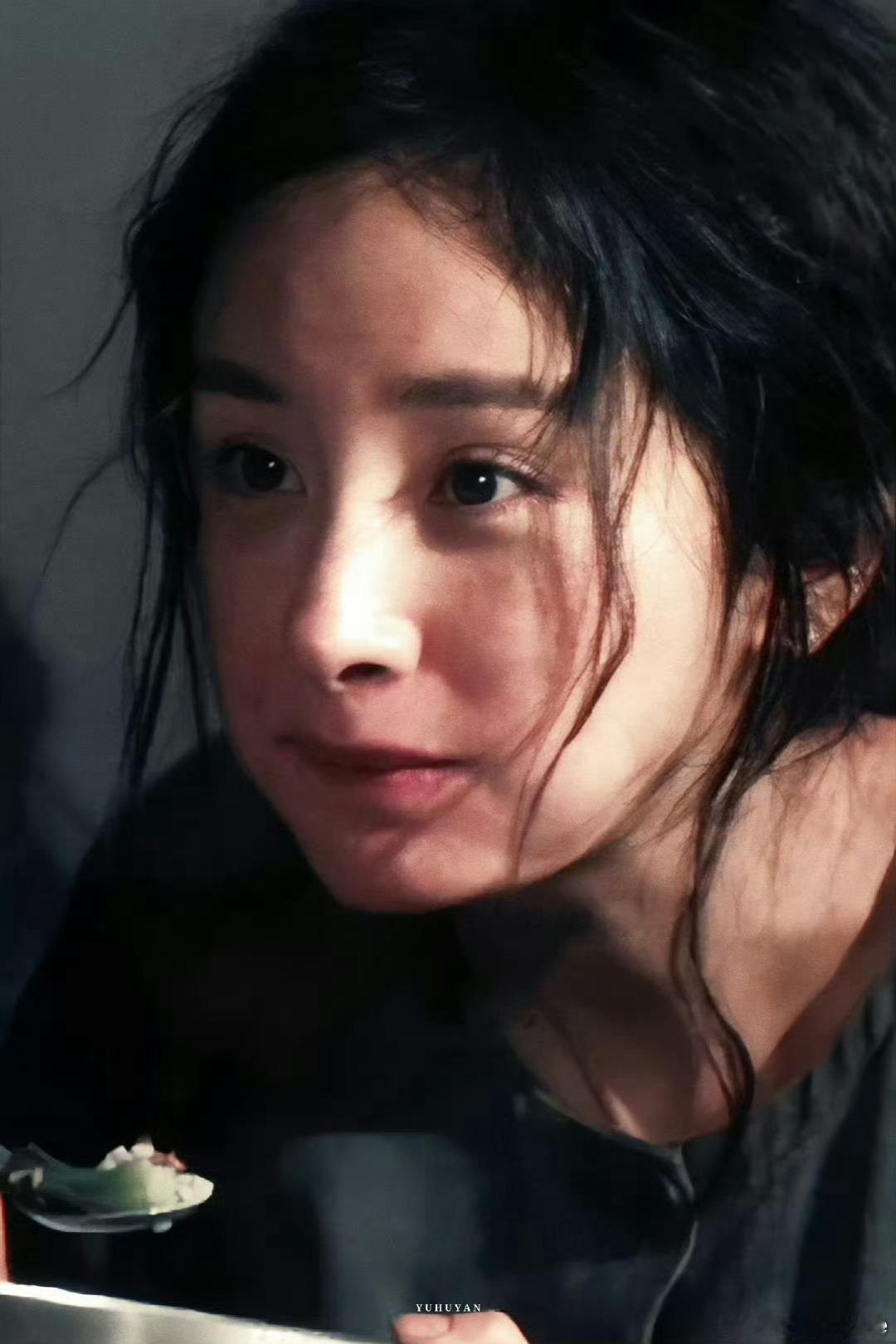 杨幂拿奖了给何晟铭跪下内娱活人，越考古越有，考古的风一吹来就能掀起巨大流量，还