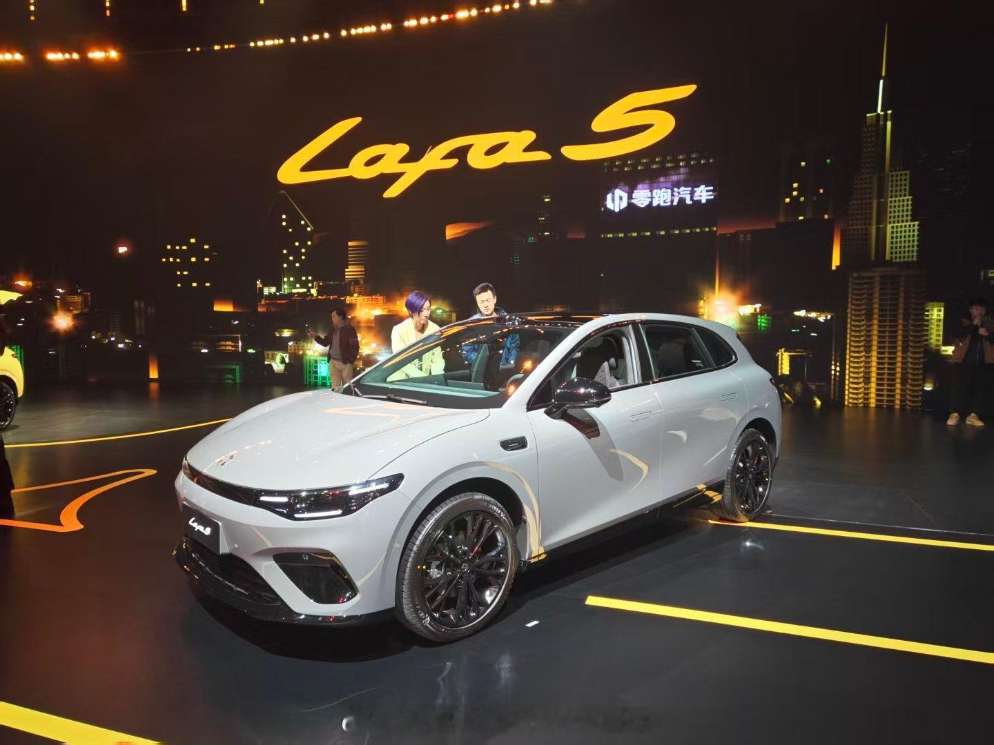 零跑Lafa5价格出来了，直接干到了9.28万起。定位“高颜值运动轿跑”：采用了