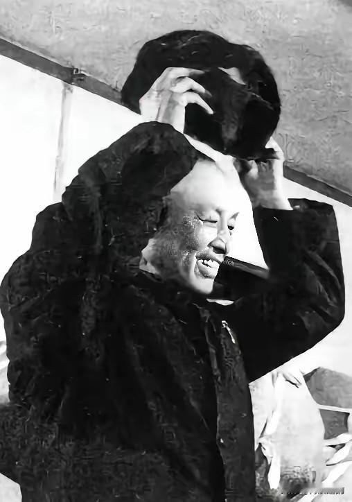 1975年，周养浩被特赦，重获自由后，国家允许他去任何地方，周养浩提出：“我想去