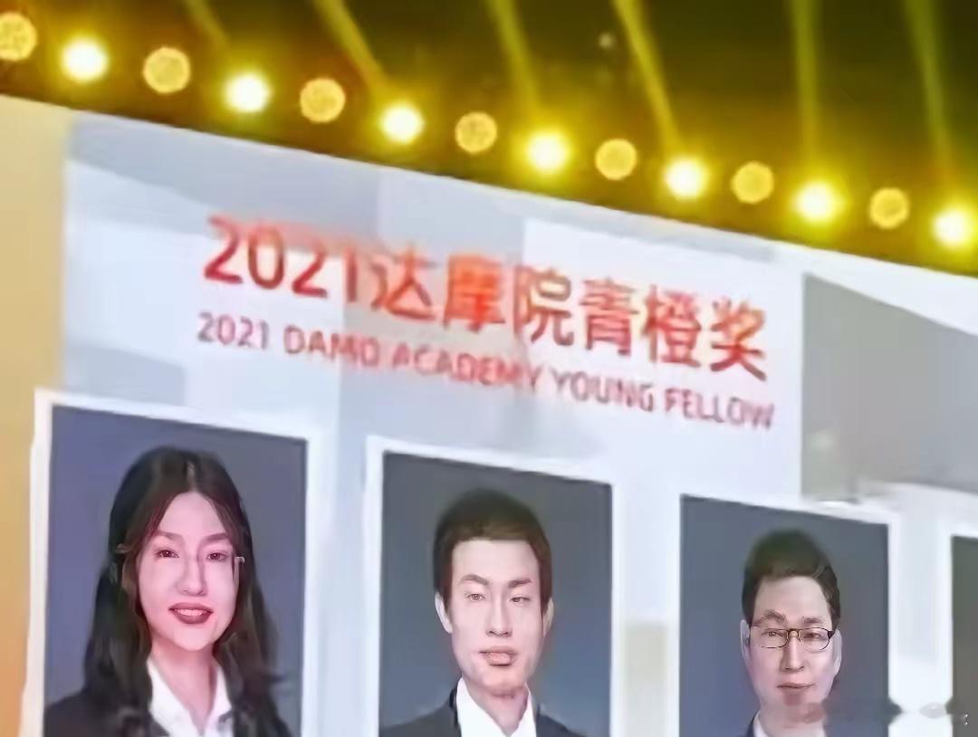 韦东奕保送北大第一年被北大教授质疑情商低，没有礼貌，险些被退回。然后他的高中校长