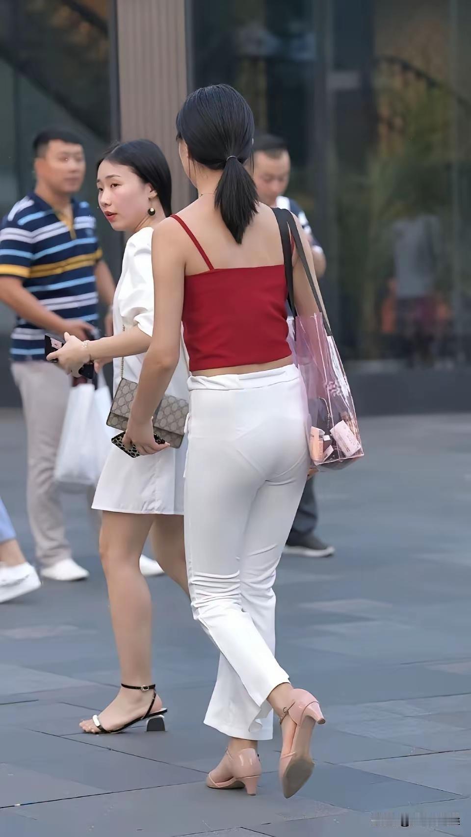 都市街头逛街中穿搭