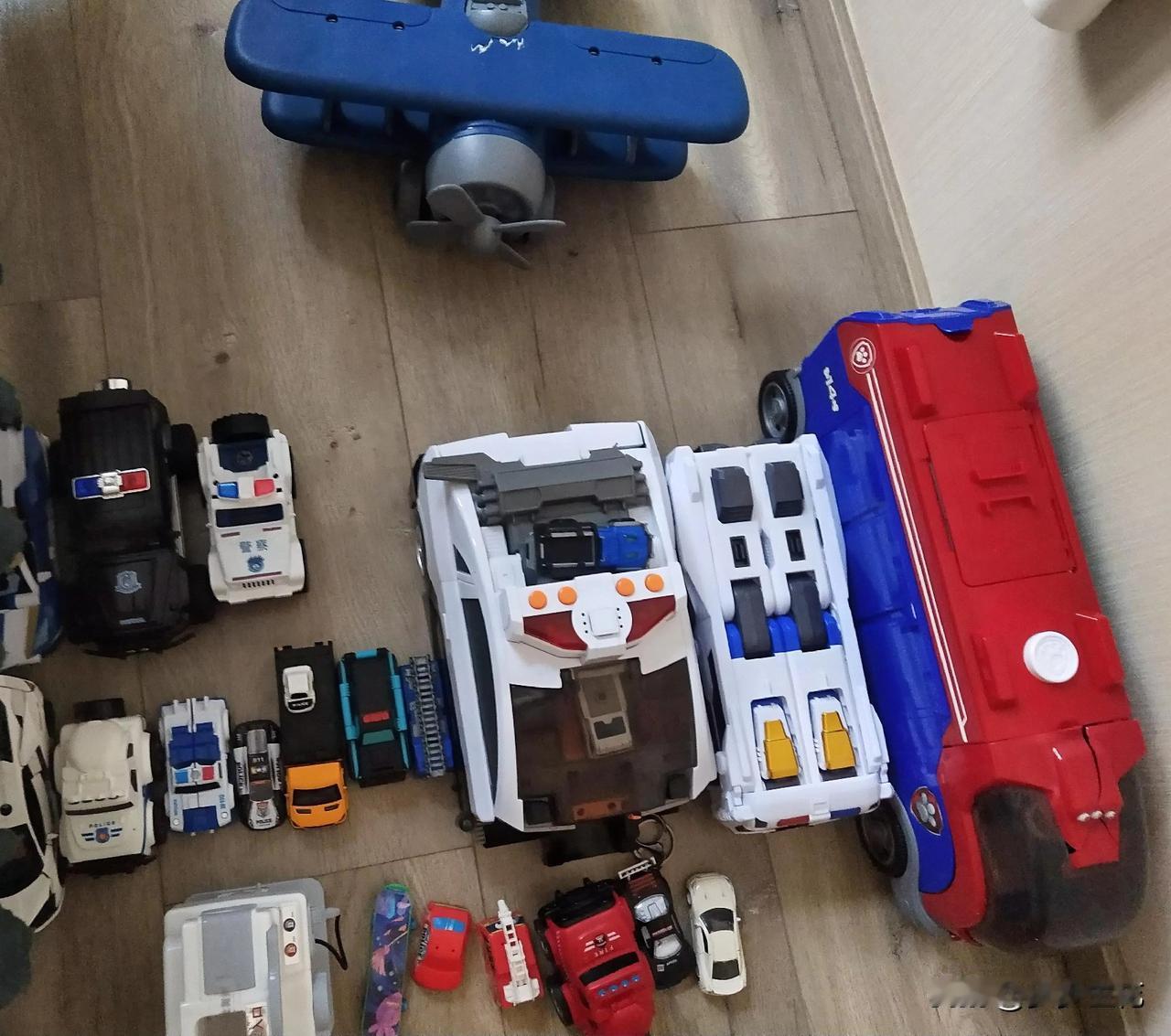 谁懂啊！电梯里误认亲爹大叔一句“闺女”让我尬到抠出三室一厅！家人们，