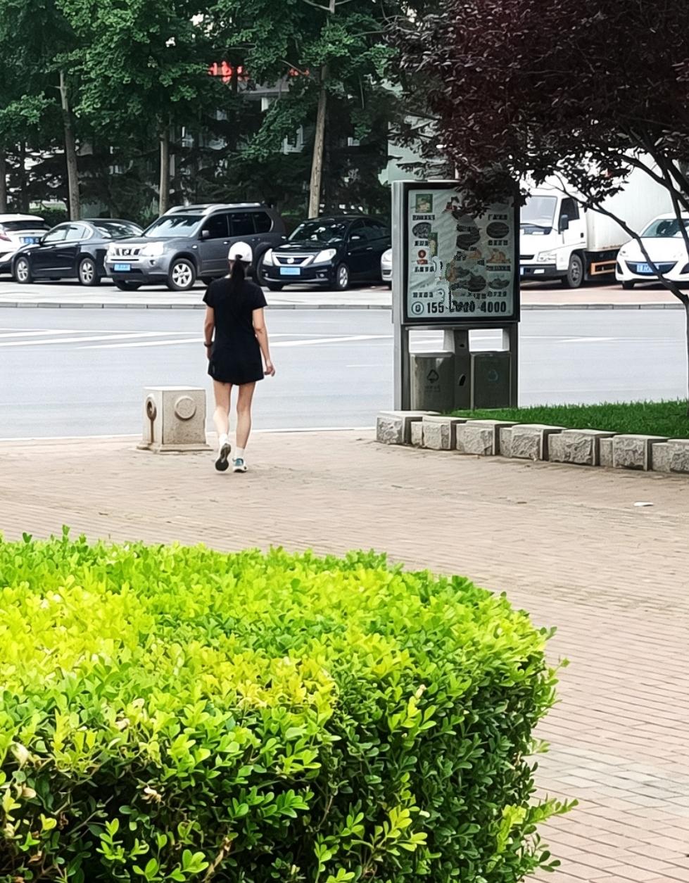 事实证明：长年运动的妹子，身材不错