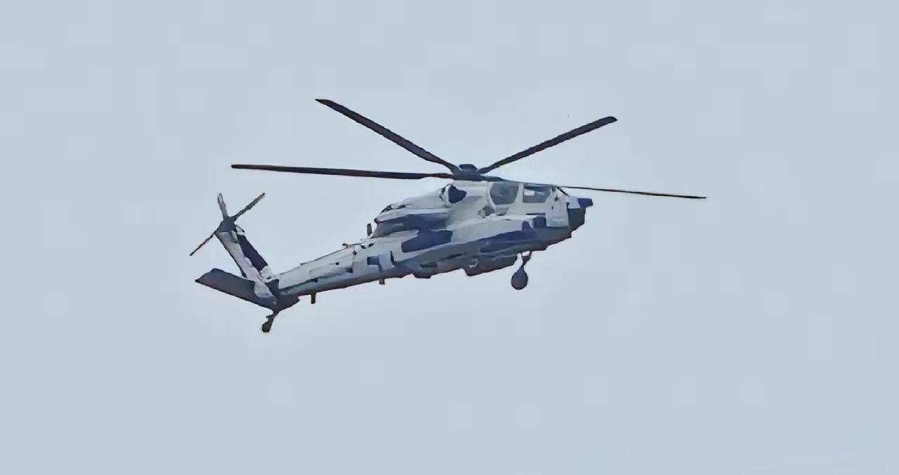 重武直是给城管大队的[捂脸哭]。这颜色涂装有点摸不着头脑，也可能给海警打击海盗或猴