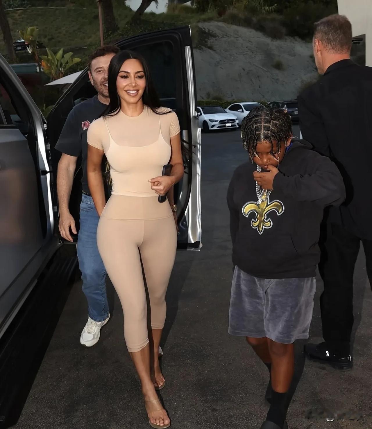 以姓氏做为IP运营的主要有两家，一个是英国的贝克汉姆家，一个是美国的卡戴珊家。