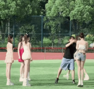 怎么现实生活中很少见到这样的人呢！难道美女都在网上？