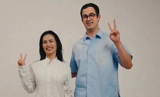 61岁韦唯北京安享晚年，仨混血孝子相伴，状态美如少女母亲节，知名歌手韦唯在社交