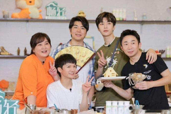 朗朗带周深回辽宁春晚过年了辽宁春晚辽视春晚太有排面了！能请到郎朗和周深同台合作，