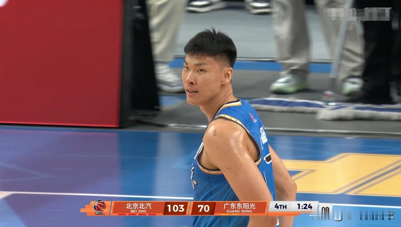 我忍不住要怒赞北京北汽大将范子铭的拼搏精神！在今天北京北汽主场以105：74大胜