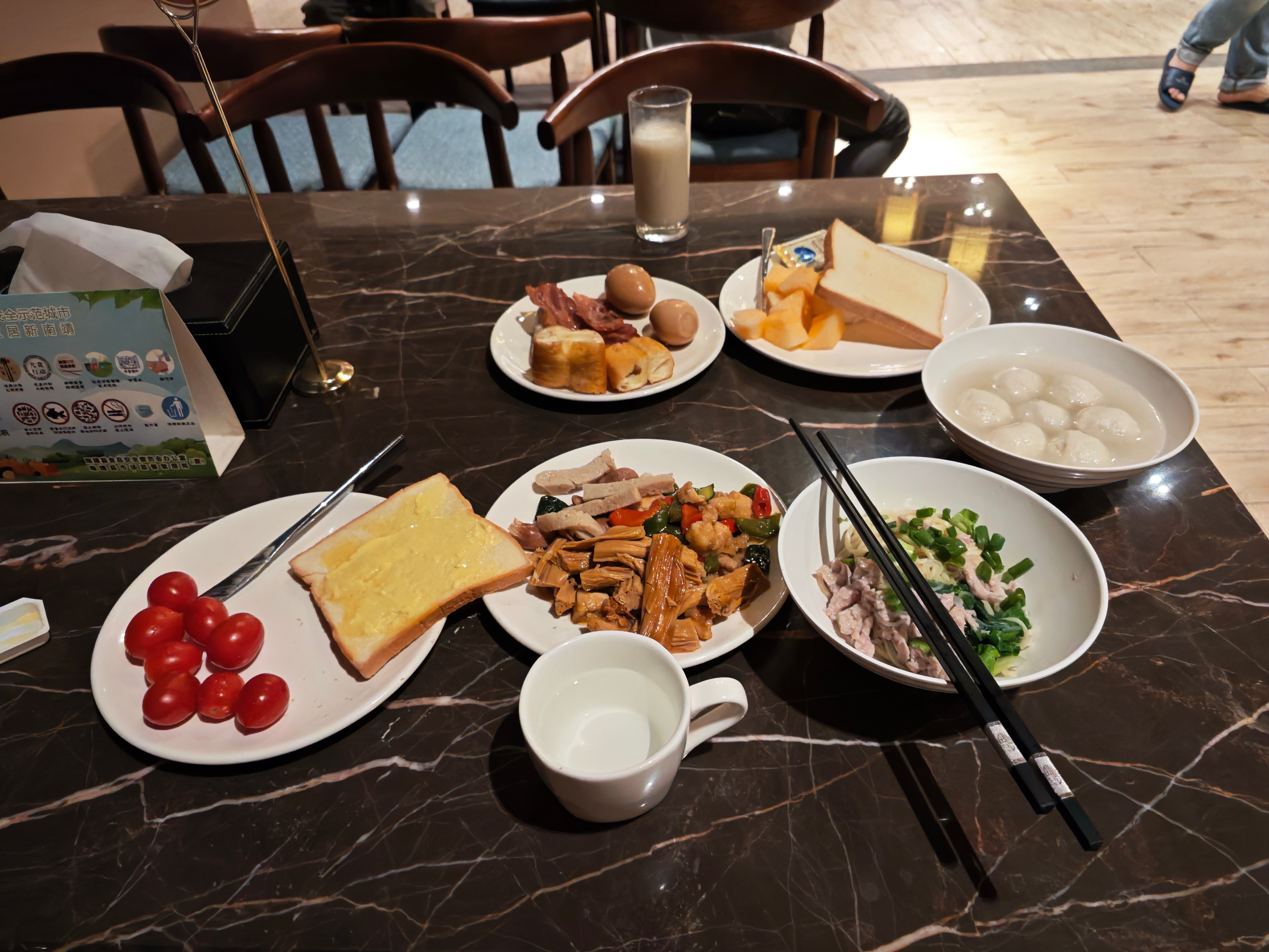 今天酒店早餐还可以[捂眼睛]​​​