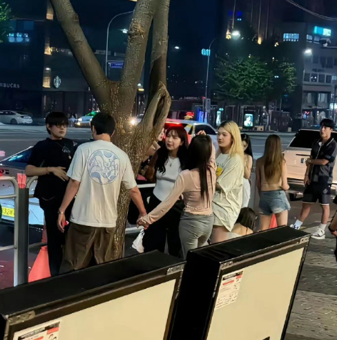 王思聪为啥每天跟女孩子混在一起吃喝玩乐，咋就不趁年轻干一翻事业