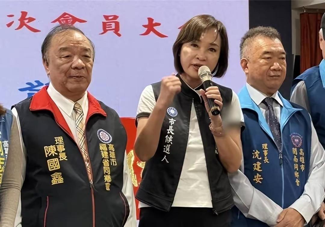 摩托载着柯志恩完成登记！高雄20年绿营铁盘，这次真要变天？9月