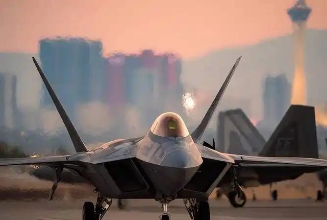 法国敢不敢忽悠中国去巴黎航展，然后扣下J-15C战机？这么说吧，法国上午