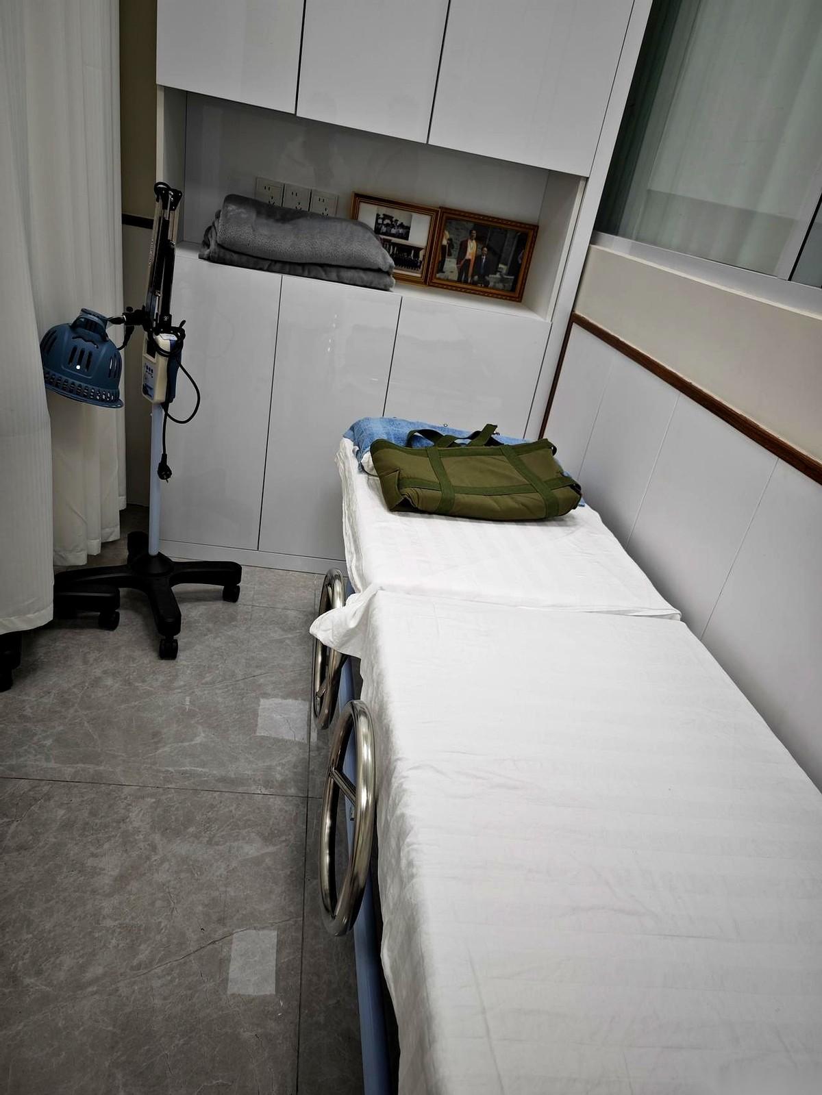 那个给狗投毒的，终于进去了。看到新闻，第一秒是松了口气，但下一秒，一股寒气从脚