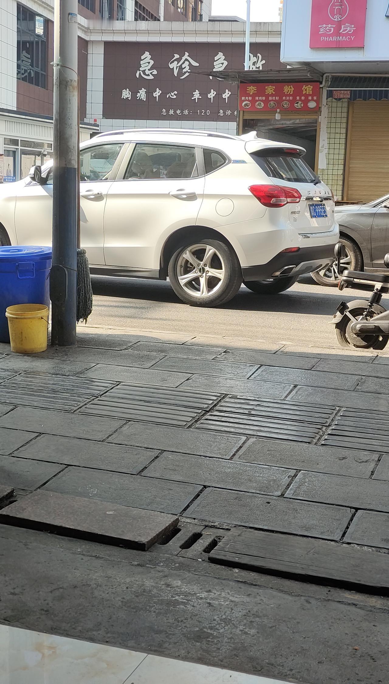 越野车和轿车底盘的差距太大了