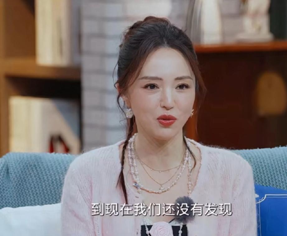 董璇回应张维伊优点为0网友说张维伊真低调，到如今没发现他有什么优点。董璇觉