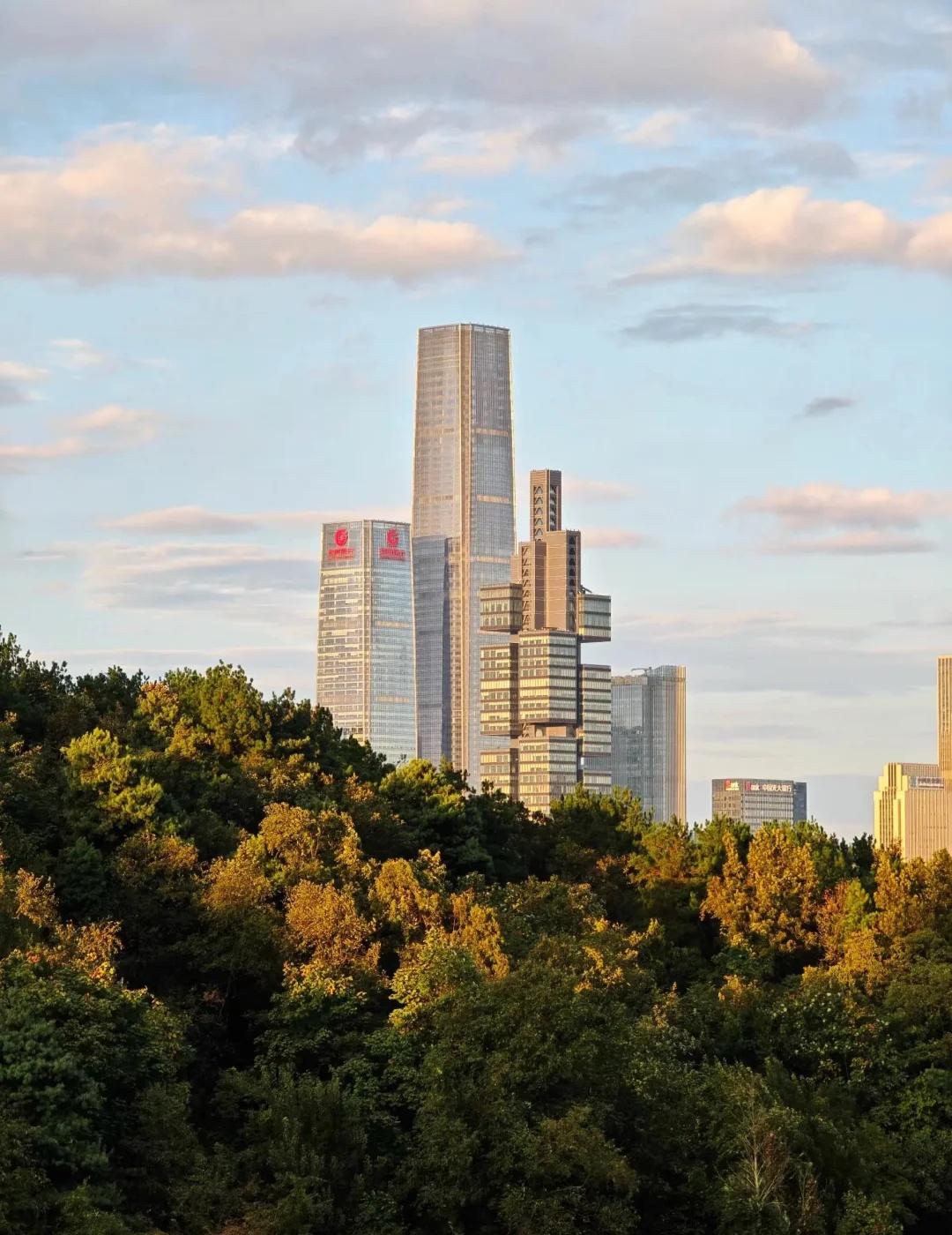 真实的赛博朋克贵阳观山湖公园城市天际线