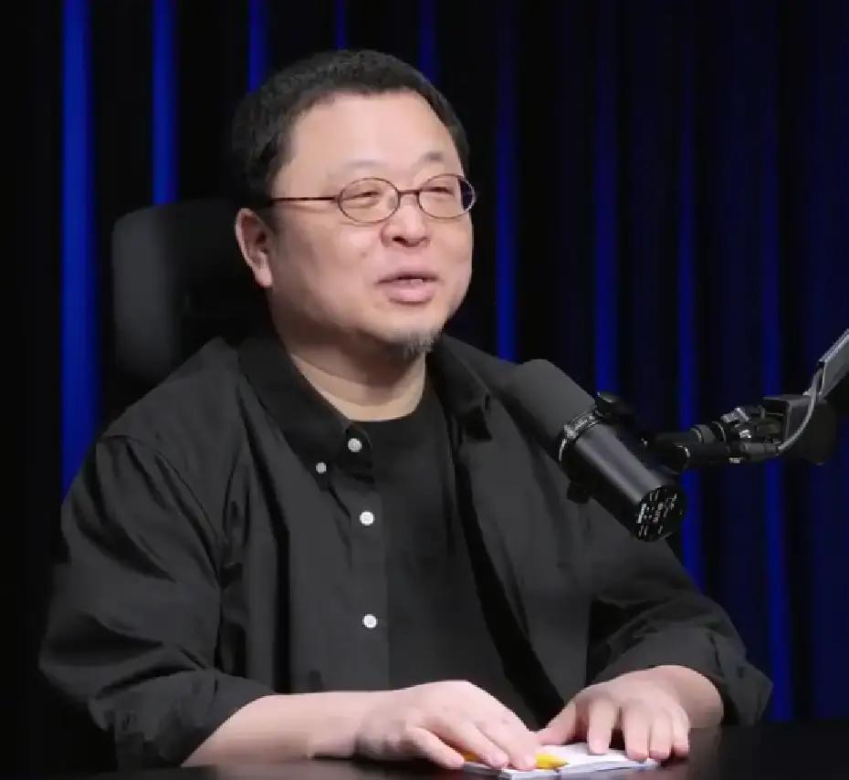 不是他离开了平台，是平台跑丢了他。大鹏在搜狐干了十几年，从实习生做到扛起整