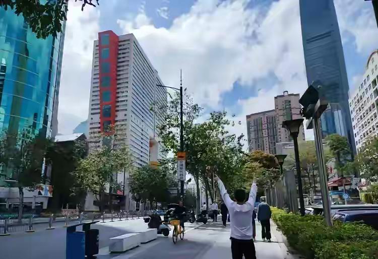 为什么请假？开学两个多月了，我吃惊地发现：几乎每天，都有孩子缺课。我问班主任