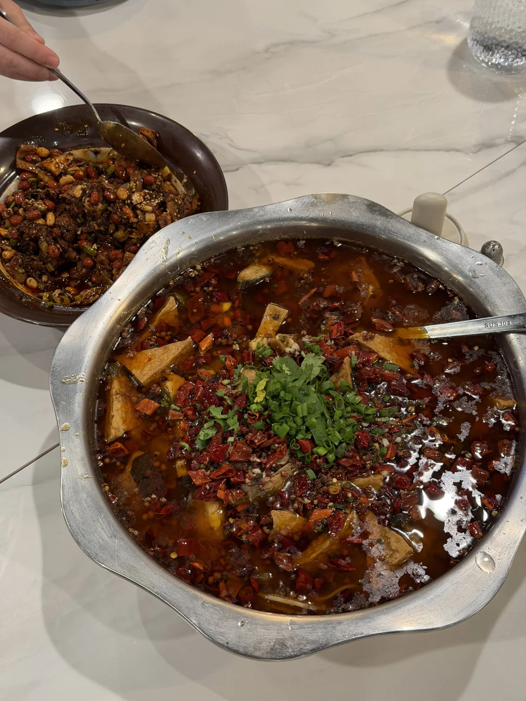 没想到在NJ农村竟能吃到冷锅鱼和红油兔丁🥲