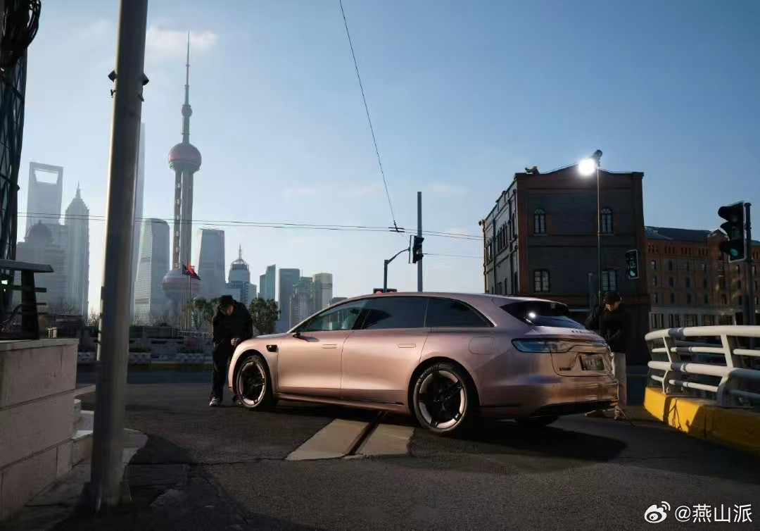 享界S9T新配色也要来了？享界S9T粉色实车曝光细看了下，不只是车身上颜色，还