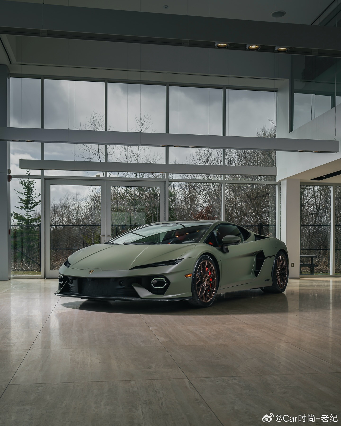 加国客喜提兰博基尼Temerario。车身采用AdPersonam定制哑光涡轮