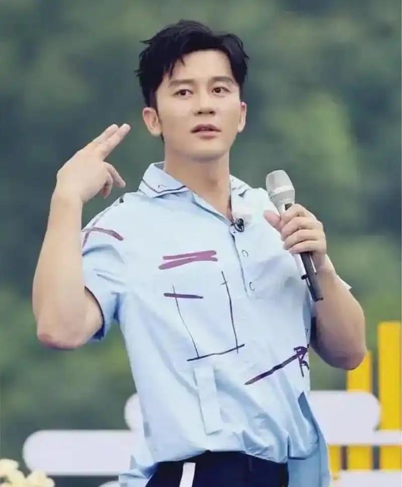 我刷到这条的时候真的感慨！当年跟他一块演《士兵突击》的兄弟，早都成戏骨拿奖拿到手