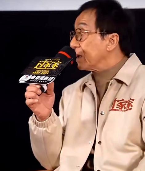 成龙大哥一席话，直接把盲目移民的光鲜泡沫戳破。他说，很多华人盲目去美国，不仅算不