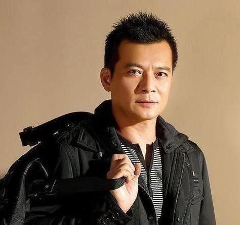 64岁演员黄日华称已退出幕前工作，“基本上已经退出娱乐圈，不会再参演任何影视作品