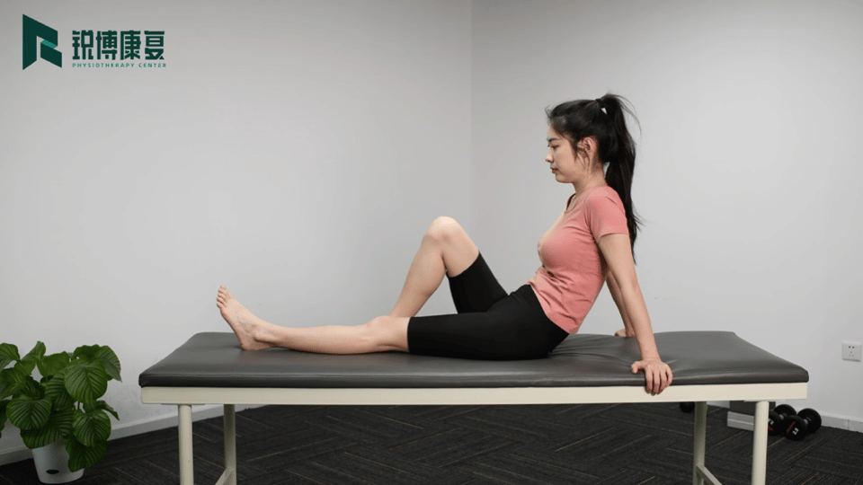 足踝训练我之前讲足弓缩足≠抓脚趾，今天就教大家一个，真的需要“抓脚趾头”的训练