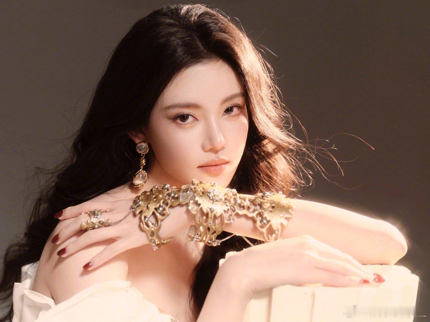 孙珍妮复古性感尤物我天啊‼️看到这里好想说孙珍妮这不是复古性感尤物是什么，好美一