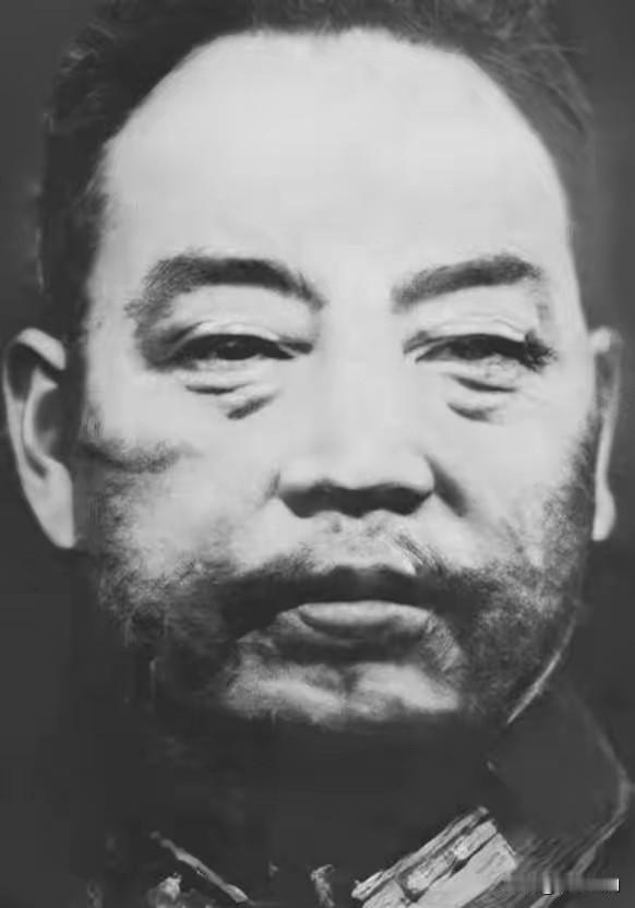 1947年8月，国民党师长李铁民下令将一百多地下党杀害，少将韩君明劝他：“老铁，