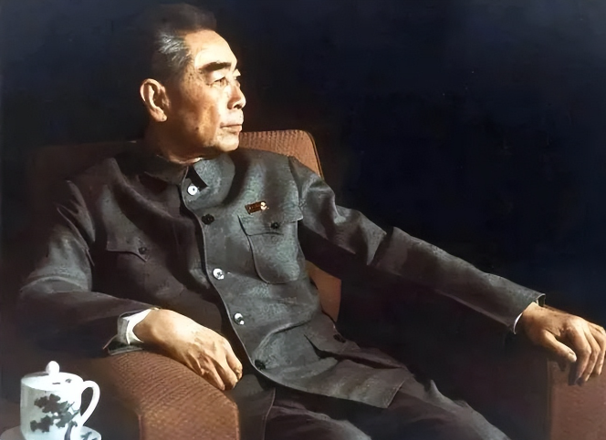 1966年，老舍投进北京太平湖身亡，周总理得知后情绪非常激动，他跺着脚说：“把老