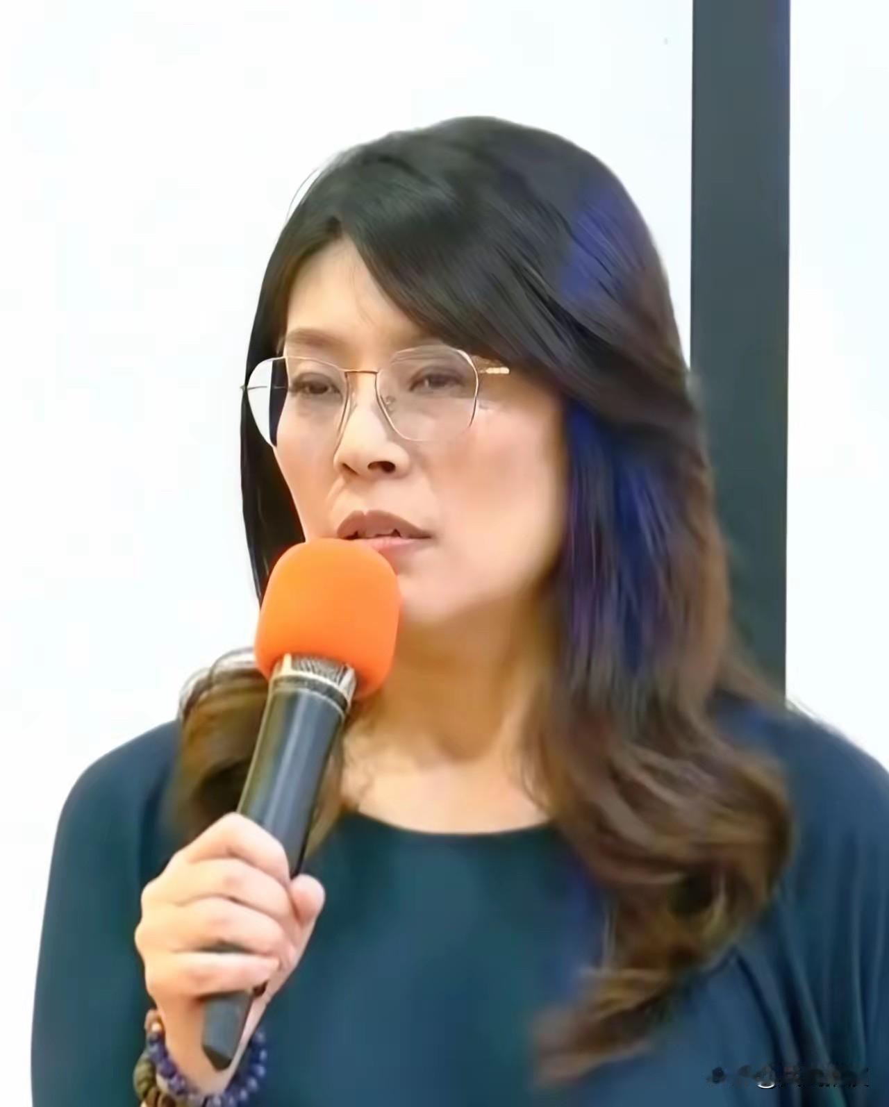 台湾很快就会回来了这事听着就提气！今天的国民党主席是郑丽文女士。她是继洪