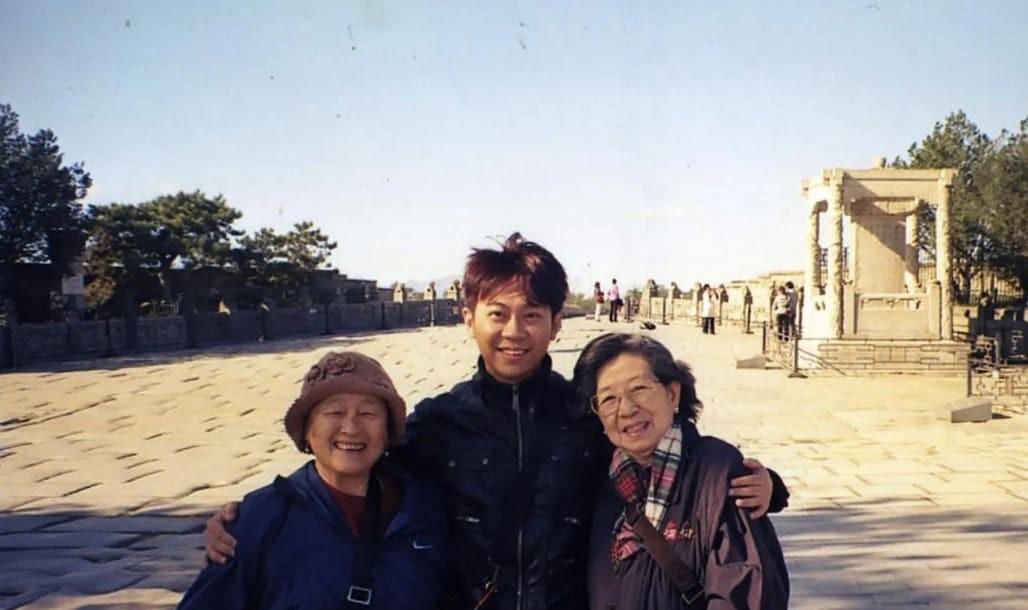 她到死都不知道，那个天天给她端茶倒水、管她叫外婆的人，竟然在她药上动了手脚。2亿