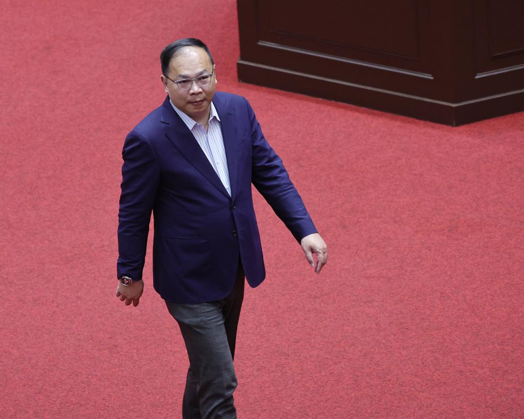 王义川被问“特朗普消独”转头就走，她讽：民进党陷集体认知失常民进党立委王义川先