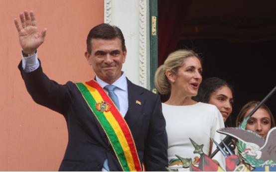 又一个中国伙伴倒向美？撕毁合同，把矛头对准了中国。 拉巴斯高原的风裹着安第斯