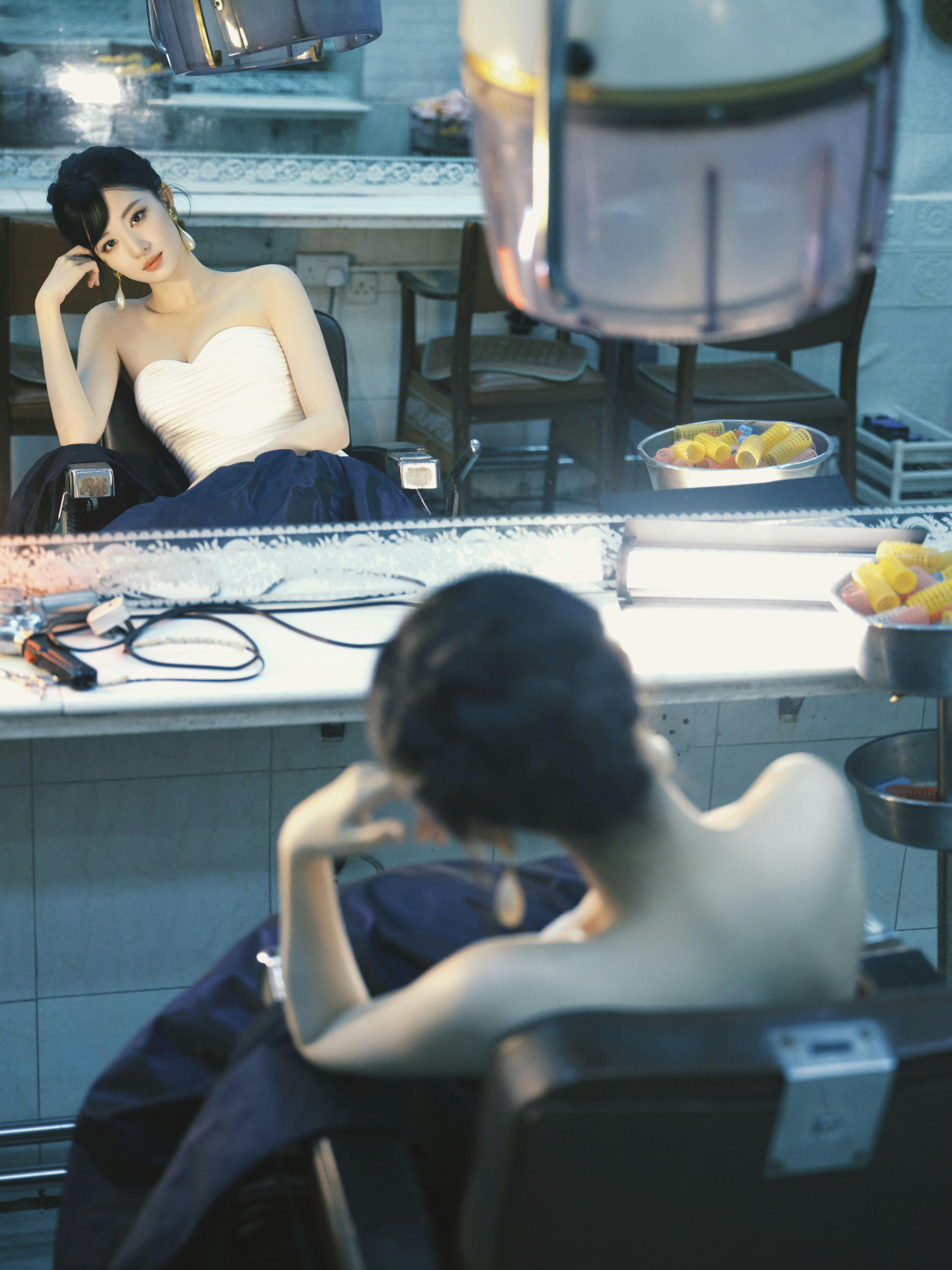 王楚然小船美发屋做的斜刘海我宣布“小船美发屋”正式成为我们的团建圣地！等一个楚