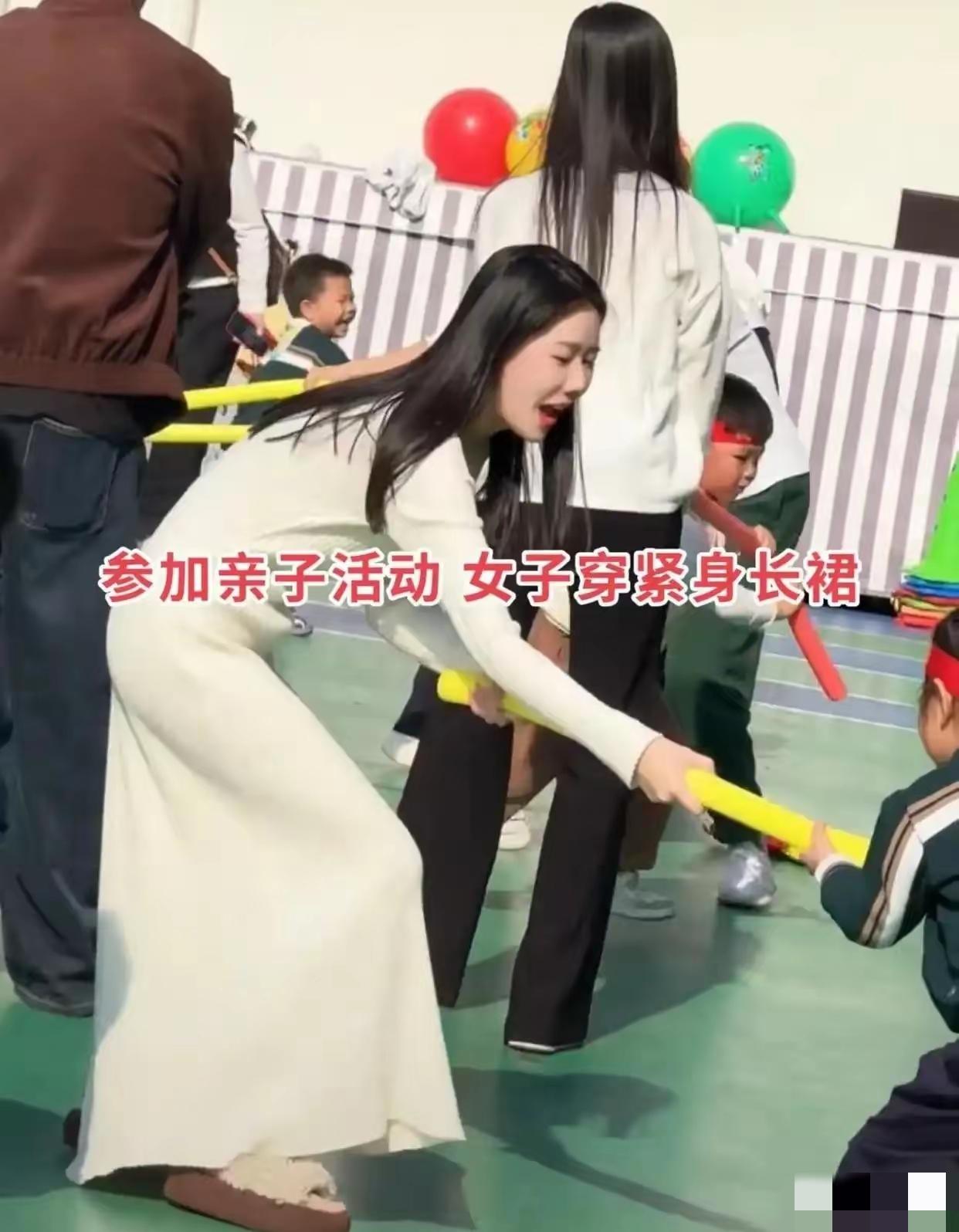 一条白裙子，把广东某幼儿园的亲子运动会评论区干翻了！视频里一位妈妈穿着白色紧